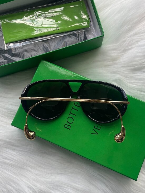 Bottega Veneta Stylish Gold-Accent Sunglasses main image 4